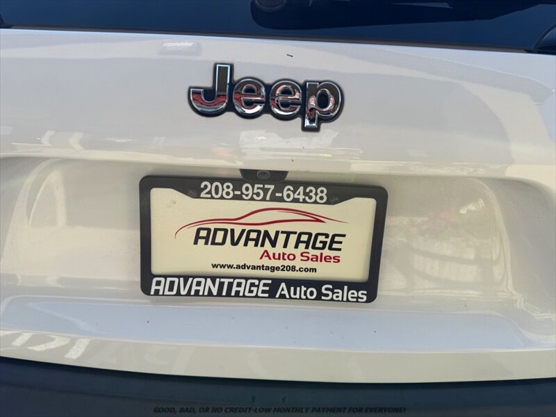 Used 2019 Jeep Cherokee Latitude Plus AWD/4WD image 32