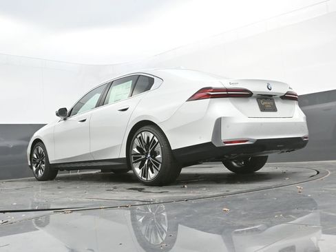 New 2026 BMW 530i w/ Premium Package image 47