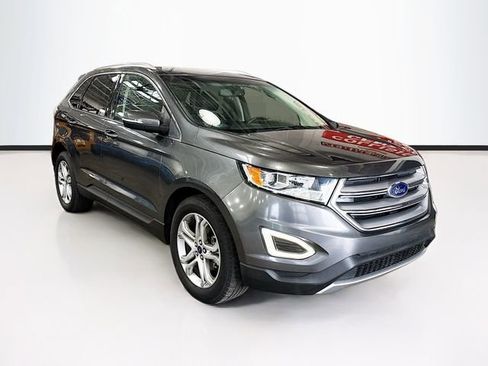 Used 2017 Ford Edge Titanium w/ Technology Package FWD image 3