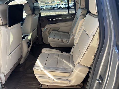 Used 2022 GMC Yukon XL Denali w/ Denali Ultimate Package image 12