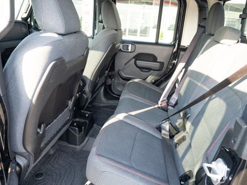 Certified 2024 Jeep Gladiator Rubicon w/ Technology Group image 28