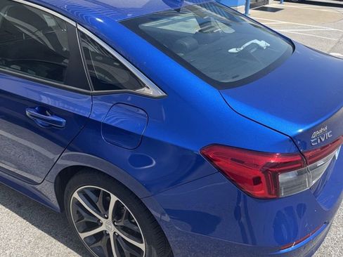 Used 2023 Honda Civic Touring image 5