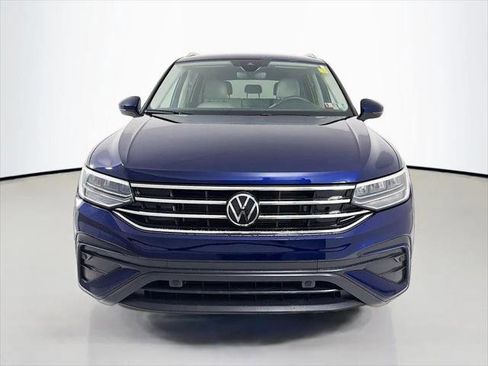 Used 2024 Volkswagen Tiguan SE AWD/4WD image 2