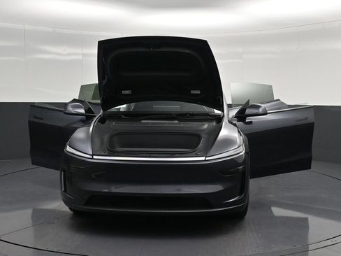 Used 2026 Tesla Model Y 2WD image 34