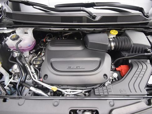 New 2027 Chrysler Pacifica Pinnacle FWD image 11