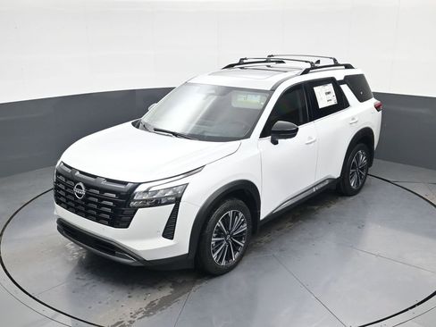 New 2026 Nissan Pathfinder Platinum image 25