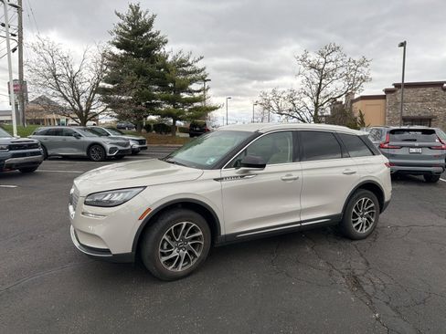 Used 2022 Lincoln Corsair Standard image 3