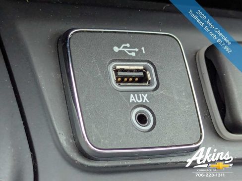 Used 2020 Jeep Cherokee Trailhawk w/ Comfort/Convenience Group AWD/4WD image 23