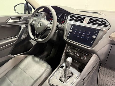 Used 2021 Volkswagen Tiguan SE FWD image 28