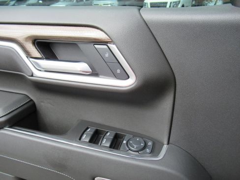 Used 2025 Chevrolet Silverado 1500 LT image 21