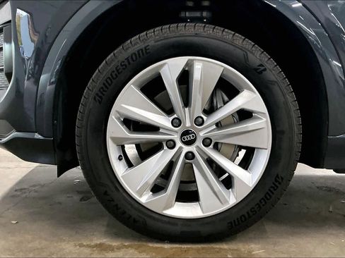 Used 2025 Audi Q6 e-tron Premium w/ Convenience Package image 12