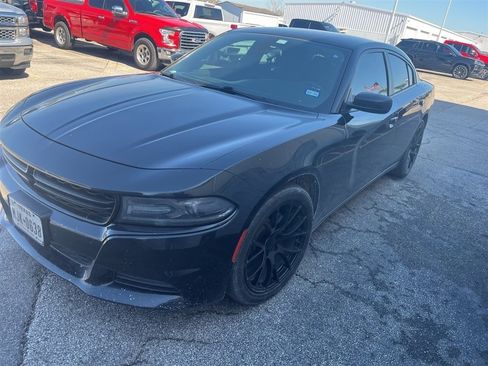 Used 2019 Dodge Charger SXT image 1