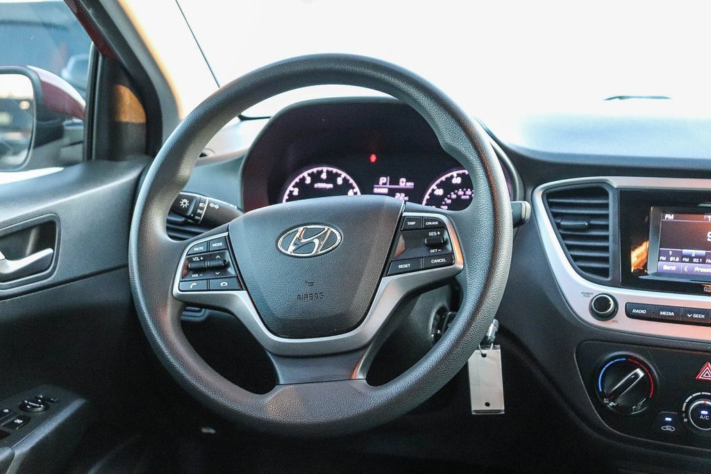 Used 2022 Hyundai Accent FWD image 17