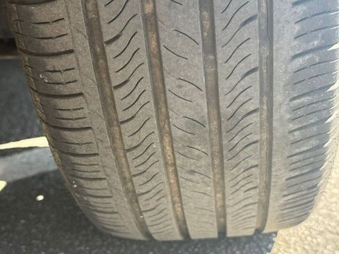 Used 2021 Nissan Versa SV FWD image 43