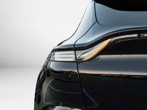 Used 2021 Aston Martin DBX image 52