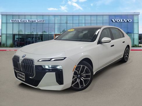 Used 2025 BMW 740i image 1