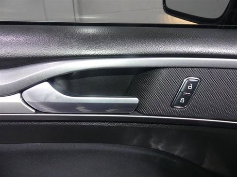 Used 2016 Ford Fusion SE image 19