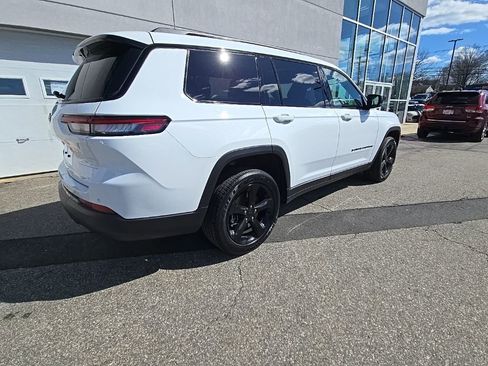 Used 2025 Jeep Grand Cherokee L Altitude image 8