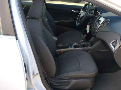 Used 2019 Chevrolet Cruze LT image 24