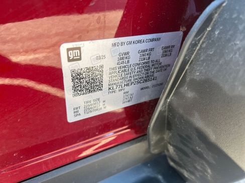 Used 2025 Chevrolet Trax LT FWD image 29
