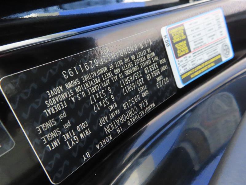 Used 2023 Kia Carnival LX FWD image 38