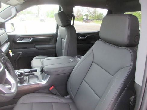 New 2026 GMC Sierra 1500 SLT w/ SLT Premium Package AWD/4WD image 12