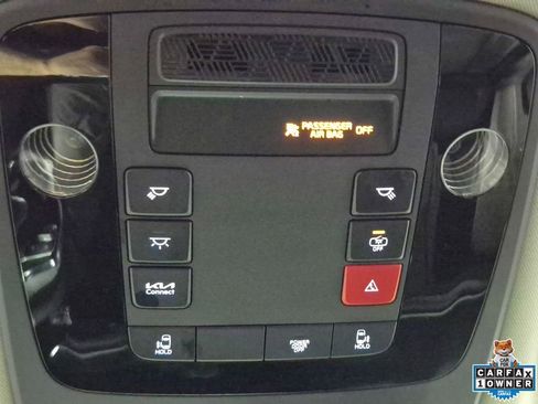 Used 2025 Kia Carnival FWD image 21