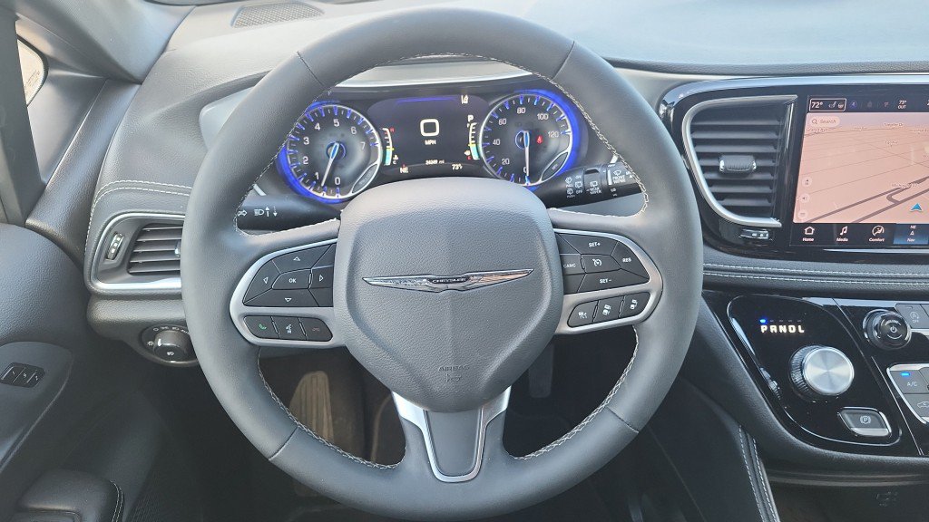 Used 2026 Chrysler Pacifica Limited FWD image 29