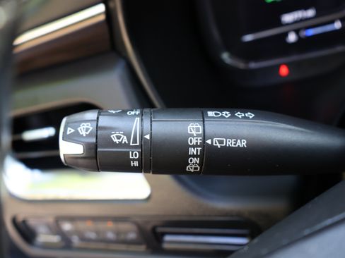 Used 2022 GMC Yukon SLE w/ Gmc Pro Safety Plus Package RWD image 31