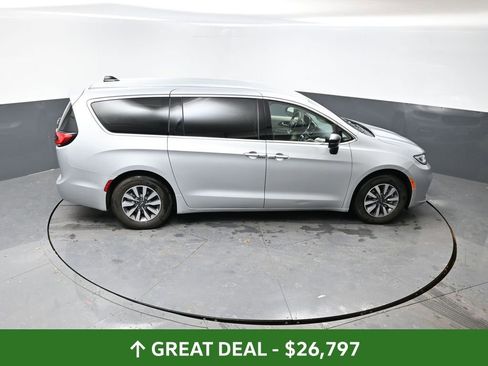 Used 2024 Chrysler Pacifica Select FWD image 45