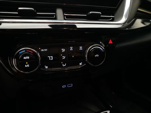 Used 2025 Chevrolet Trax ACTIV w/ Sunroof Package FWD image 19