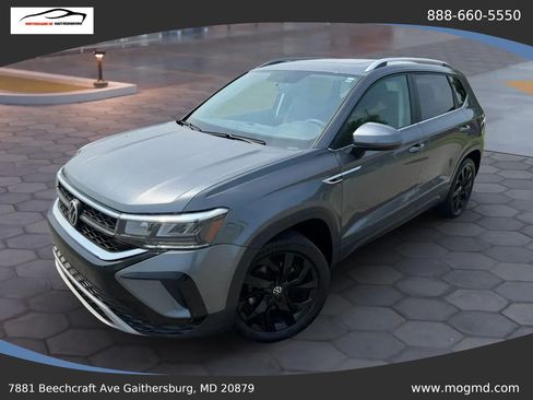 Used 2022 Volkswagen Taos SE FWD image 2