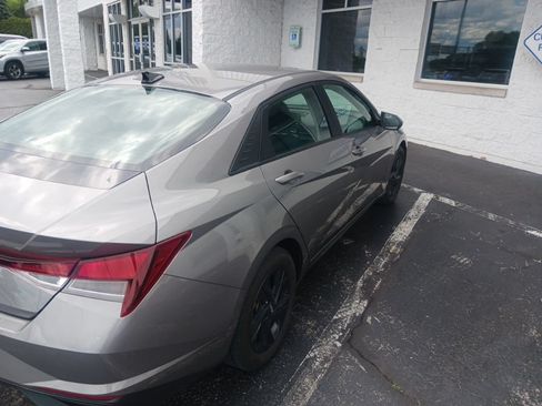 Used 2022 Hyundai Elantra SEL FWD image 3