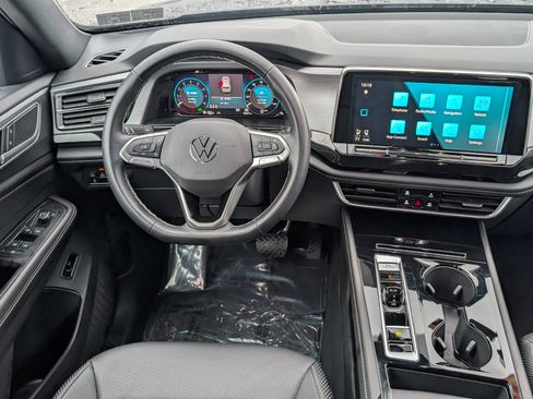 Used 2025 Volkswagen Atlas Cross Sport SE image 17