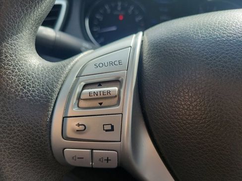 Used 2016 Nissan Rogue SV image 24