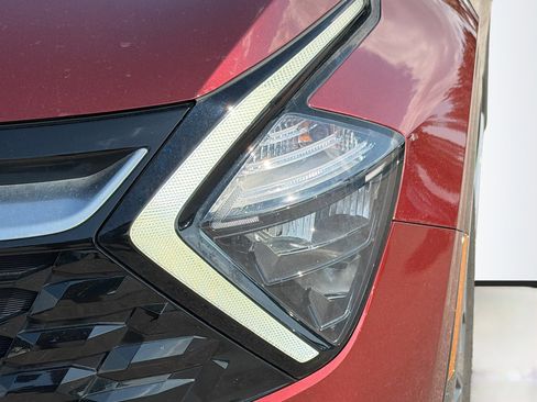 Used 2023 Kia Sportage SX image 9