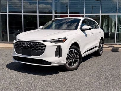 Used 2025 Audi Q5 Premium w/ Convenience Package