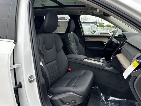 Used 2025 Volvo XC90 T8 Plus w/ Protection Package Premier AWD/4WD image 8