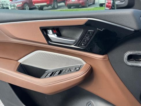 Used 2024 Acura MDX SH-AWD w/ Technology Package image 17