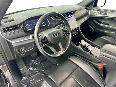 Used 2022 Jeep Grand Cherokee Overland w/ Luxury Tech Group IV image 9