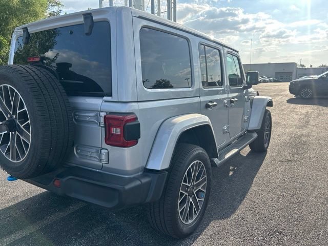 Used 2023 Jeep Wrangler Unlimited Sahara w/ Cold Weather Group AWD/4WD image 10
