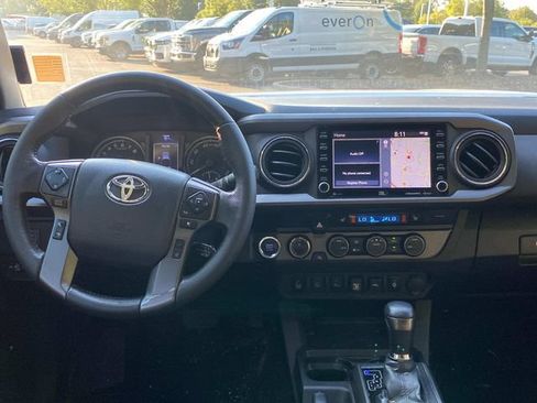 Used 2023 Toyota Tacoma TRD Off-Road w/ TRD Premium Off Road Package AWD/4WD image 8