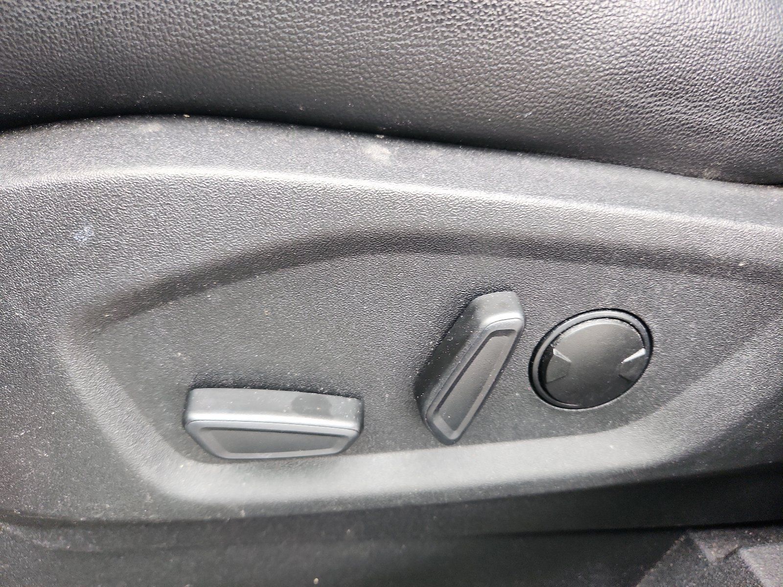 Used 2023 Ford Edge Titanium w/ Equipment Group 301A AWD/4WD image 12