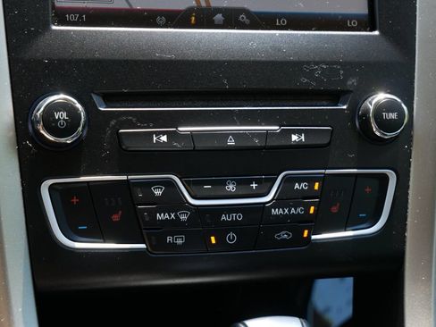 Used 2016 Ford Fusion SE w/ Equipment Group 202A FWD image 23
