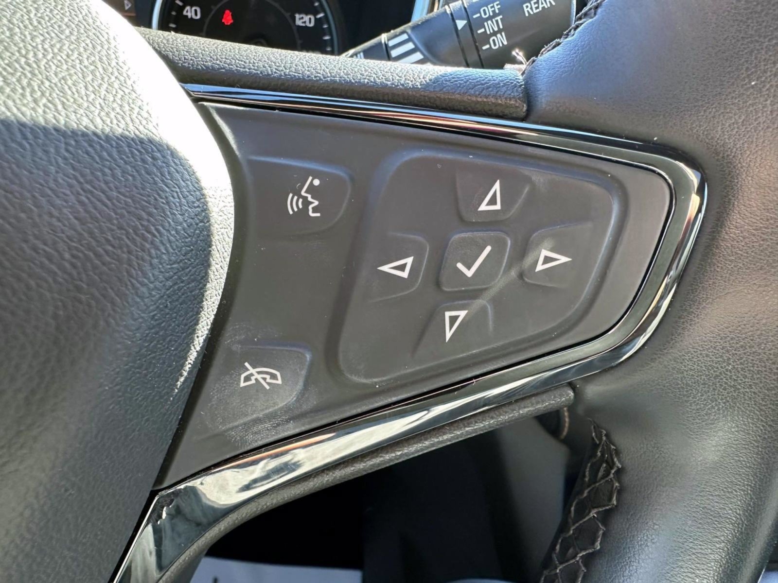 Used 2024 Chevrolet Equinox Premier AWD/4WD image 19