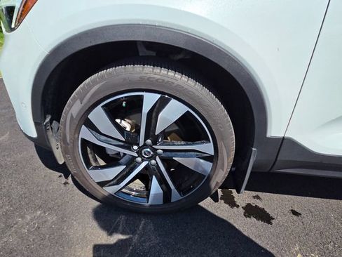 Used 2024 Volvo XC40 B5 Plus w/ Protection Package Premier AWD/4WD image 26