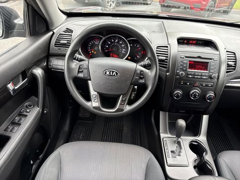 Used 2013 Kia Sorento LX FWD image 12