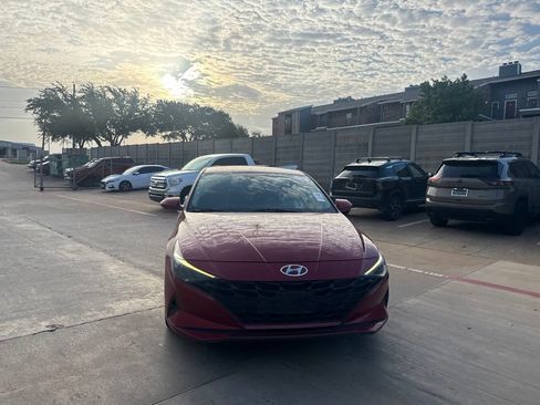 Used 2023 Hyundai Elantra SEL FWD image 4