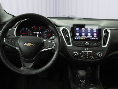 Used 2022 Chevrolet Malibu LT image 3