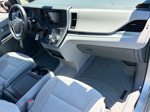 Used 2020 Toyota Sienna LE FWD image 26